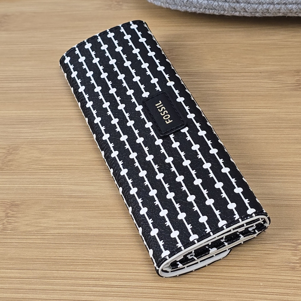 FOSSIL Eyeglasses Case Folds Flat When Not in Use - Picture 2 of 15